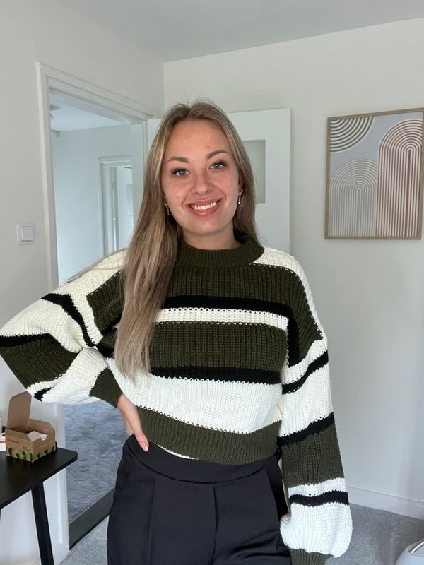 Cropped stripes sweater