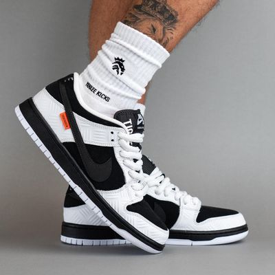 TIGHT BOOTH X NIKE SB - DUNK LOW