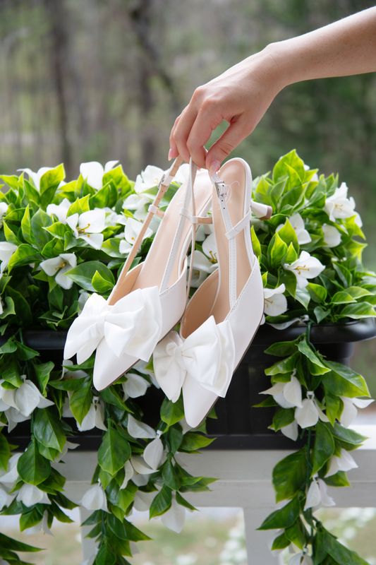 Lada Pointed Toe Bow Heel 