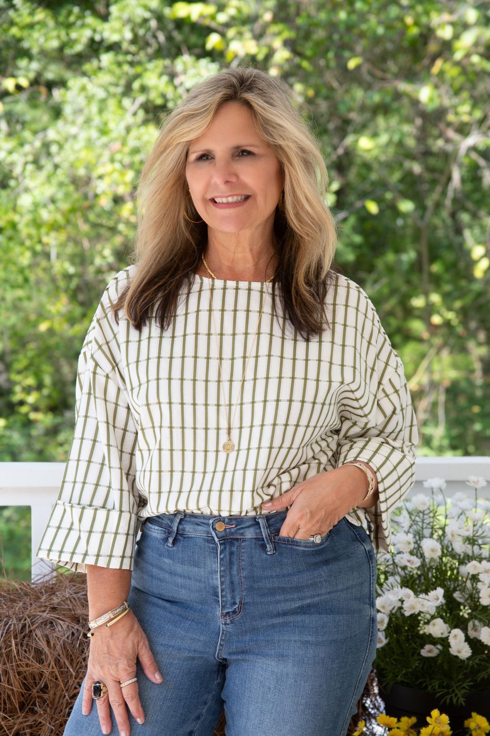 Wherever We Meet Round-Neck Wide Elbow-Length Top