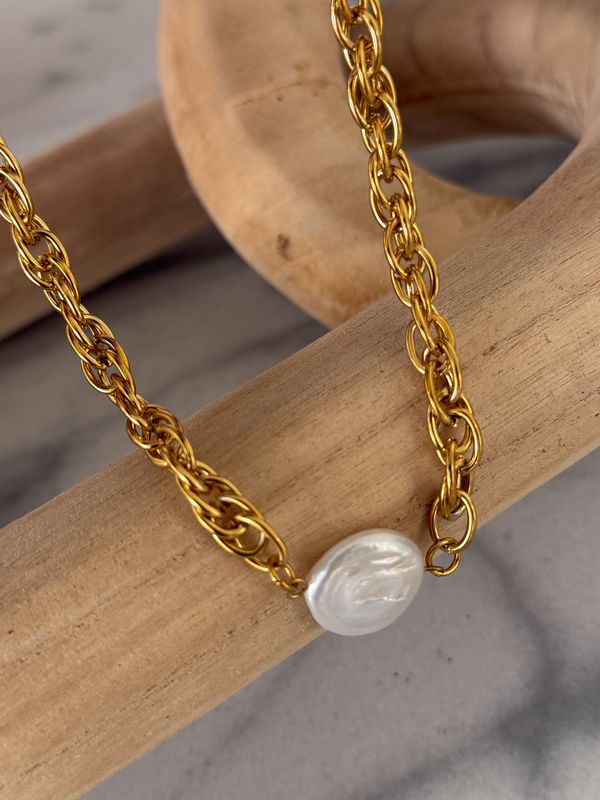 Chan Sutt Mack Necklace GOLD