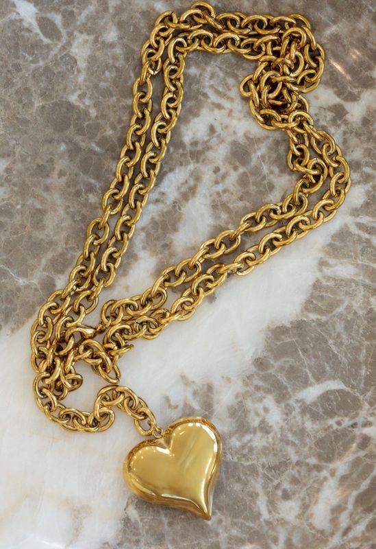 Chan Sutt XL Wrap Around Heart Necklace GOLD