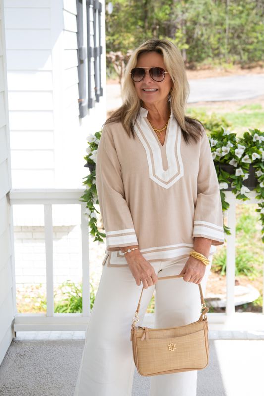 Keep Loving Me Contrast 3/4 Sleeve V Neck Top