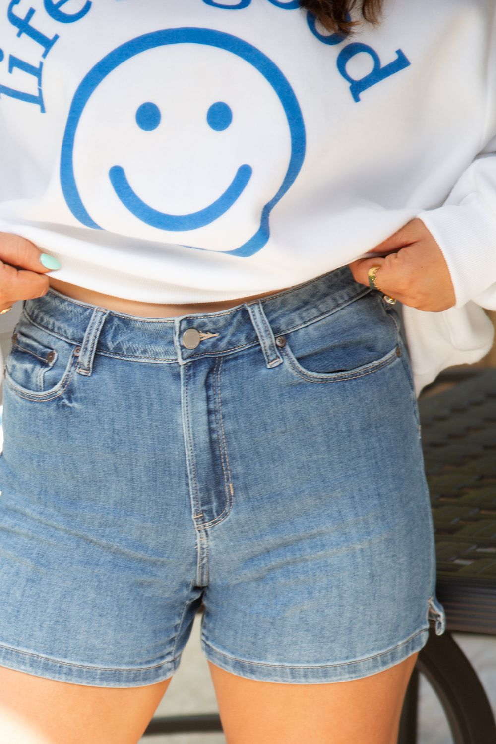 Lightweight Walking Short Regular Hem W/ Slit