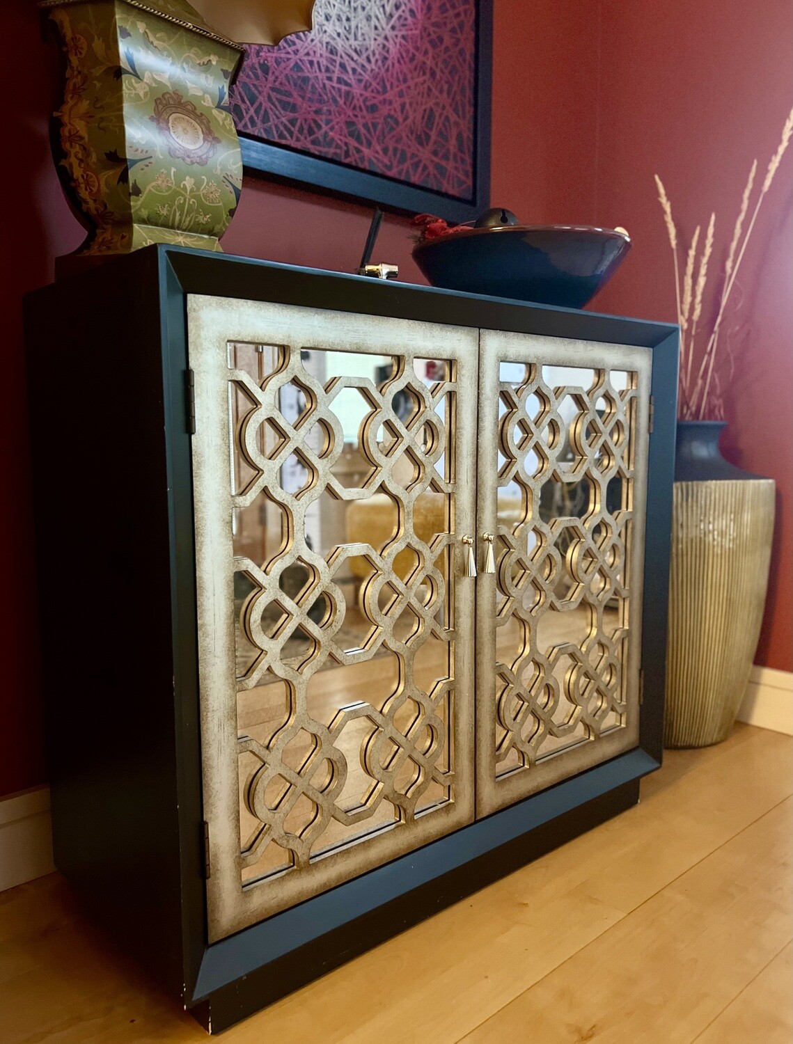 Accent-cabinet