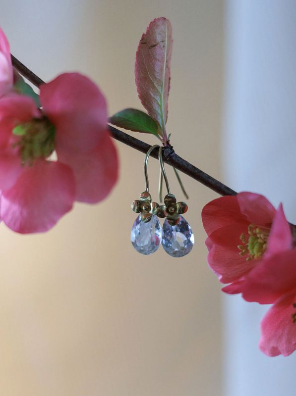 18k Gold Mughal Flower White Topaz Drop Earrings