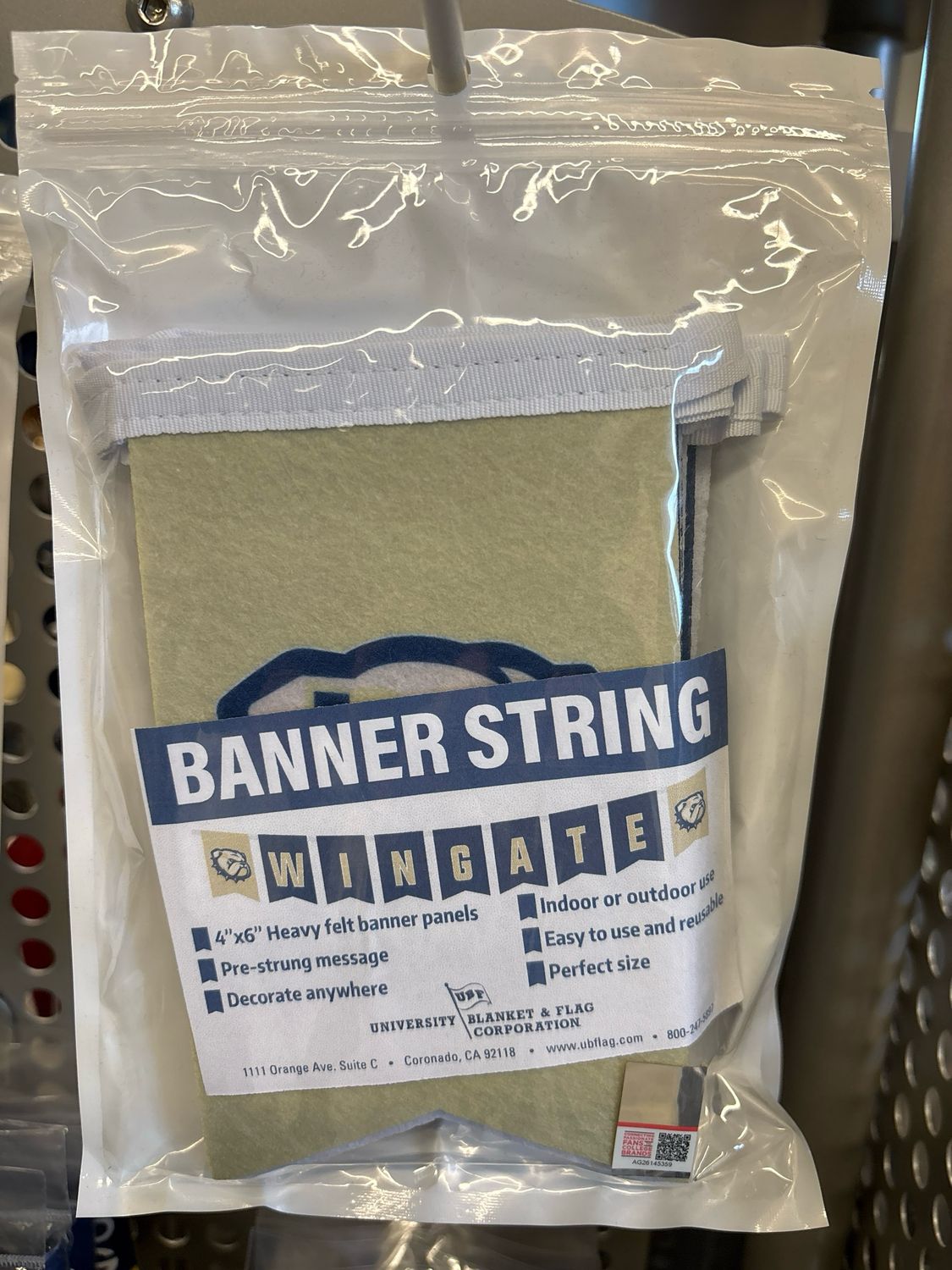 Banner String Dog Head Wingate Dog Head