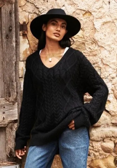 Manhattan V Neck