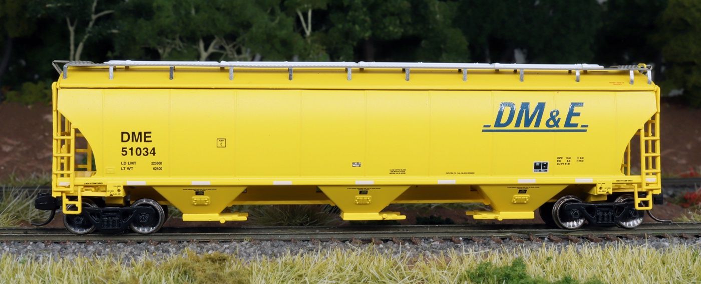 Trinity 5161 Covered Hoppers DM&amp;E