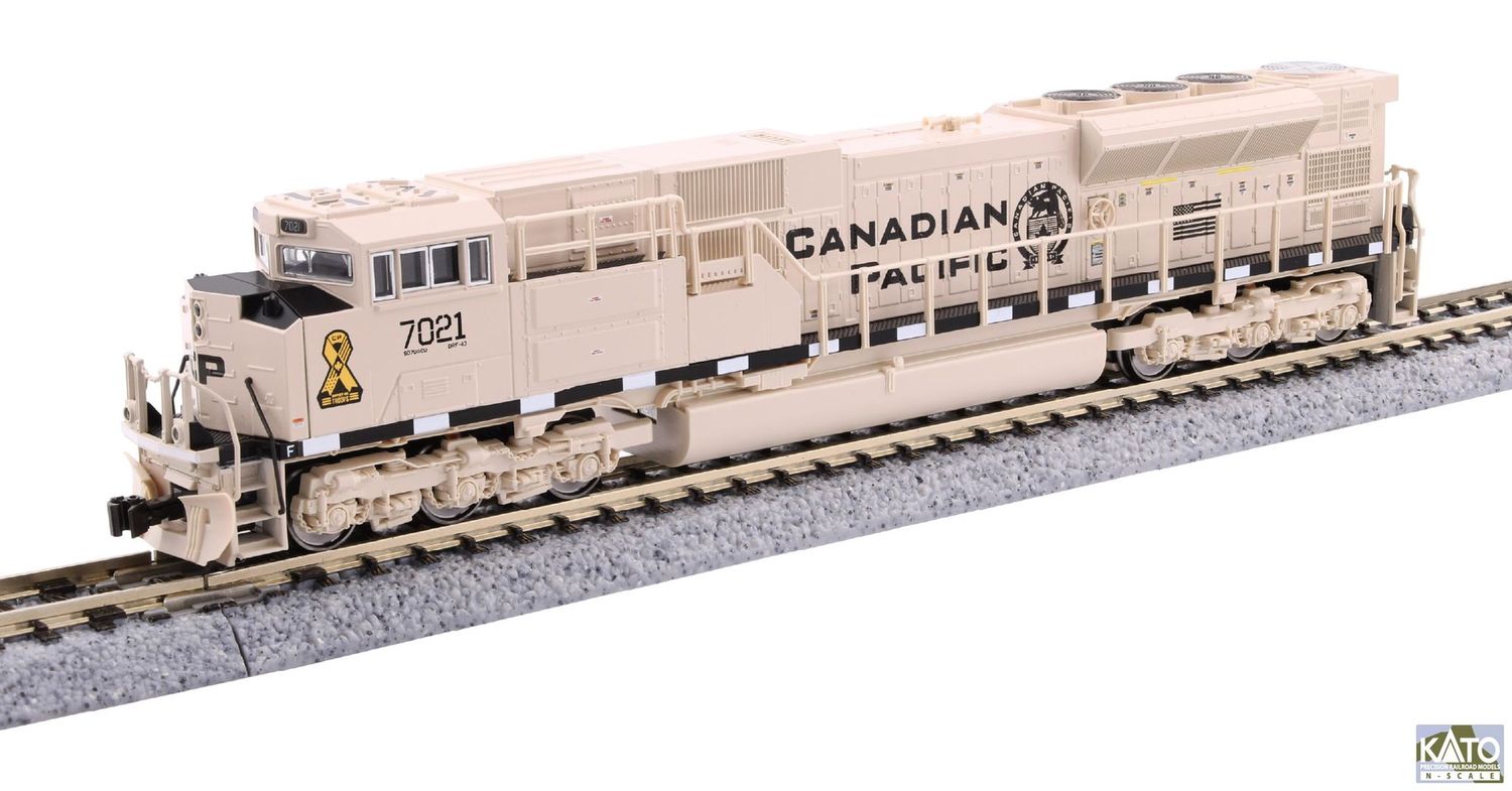 Canadian Pacific Heritage SD70ACu Beige