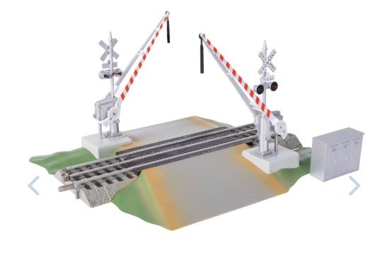 FasTrack Grade Crossing with Gates &amp; Flashers