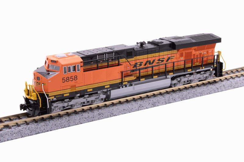 ES44AC BNSF #5858 (Swoosh)