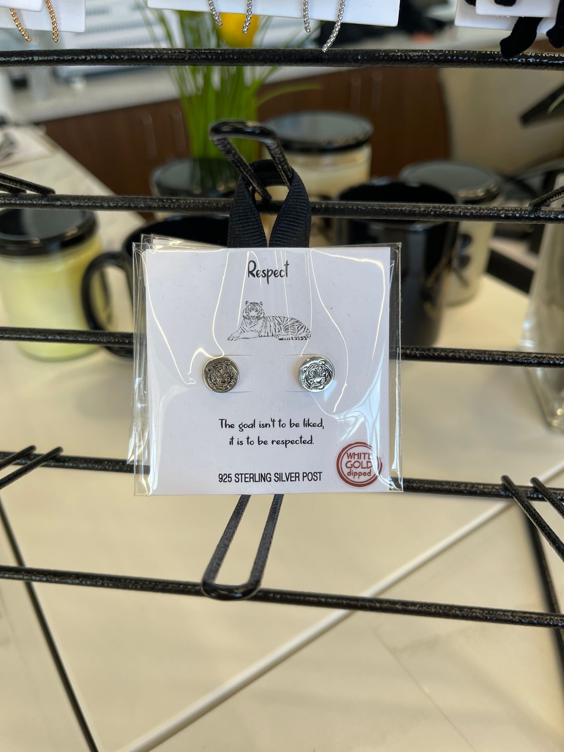 GOOD FEELING SILVER TIGER EARRING
