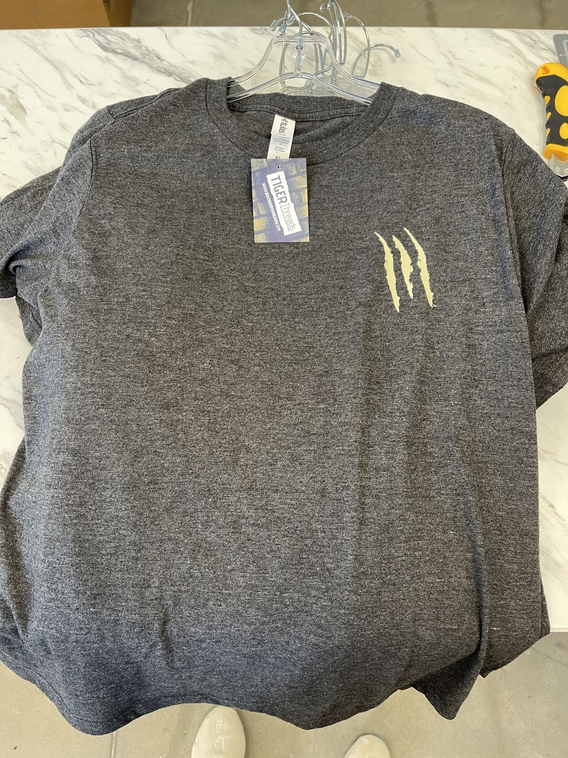 YTH CLAW LOGO TEE