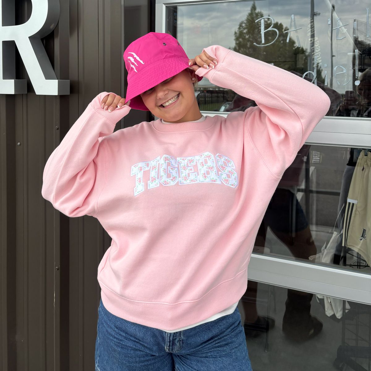 CD  PINK W/ FLORAL CREW