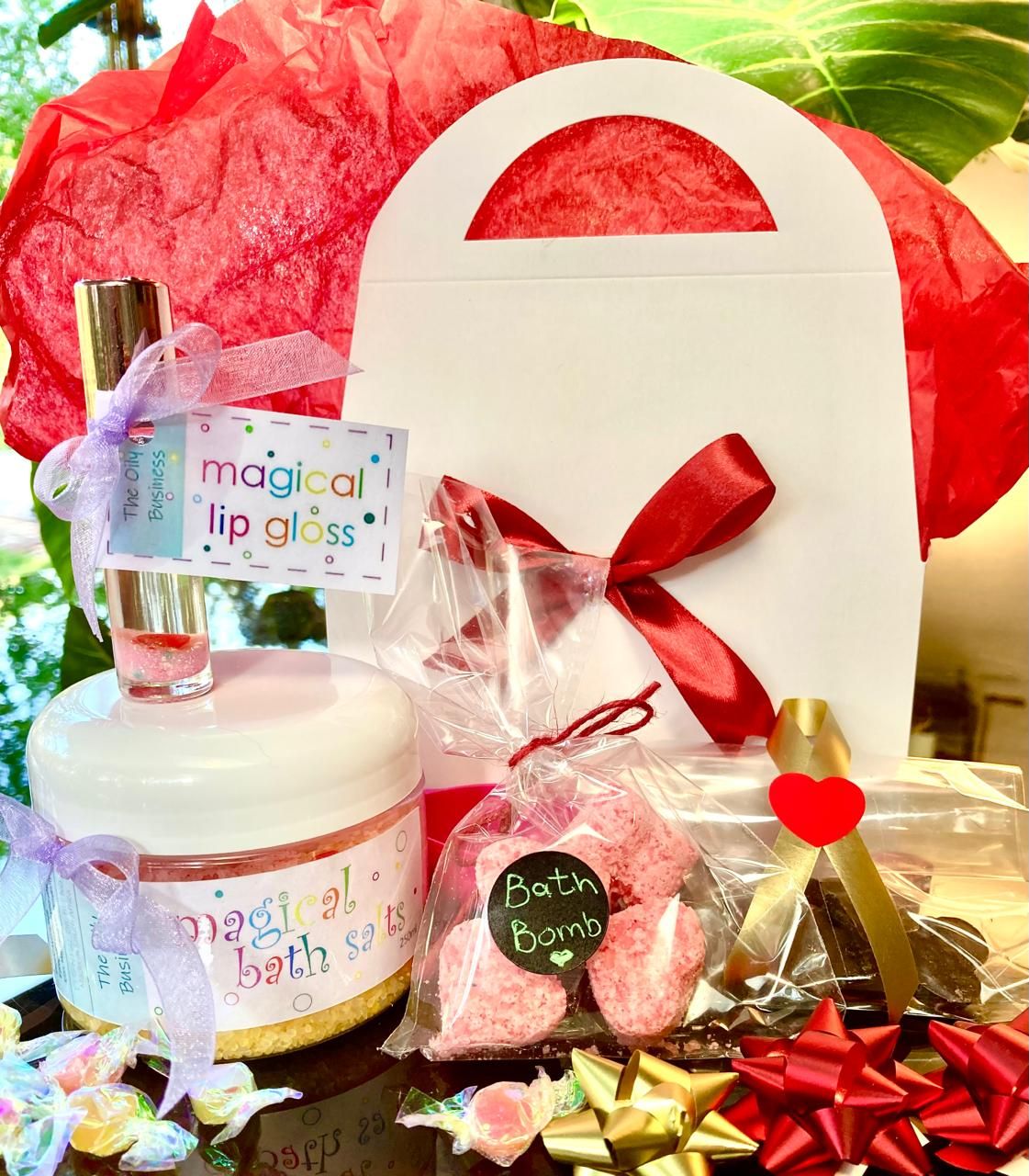 WHITE MAGICAL GIFT BOX