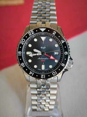 Seiko Mod Black GMT 42mm NH34 Automatic watch