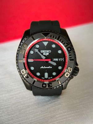 Seiko Mod Skx Black Red 42mm NH36 Automatic watch