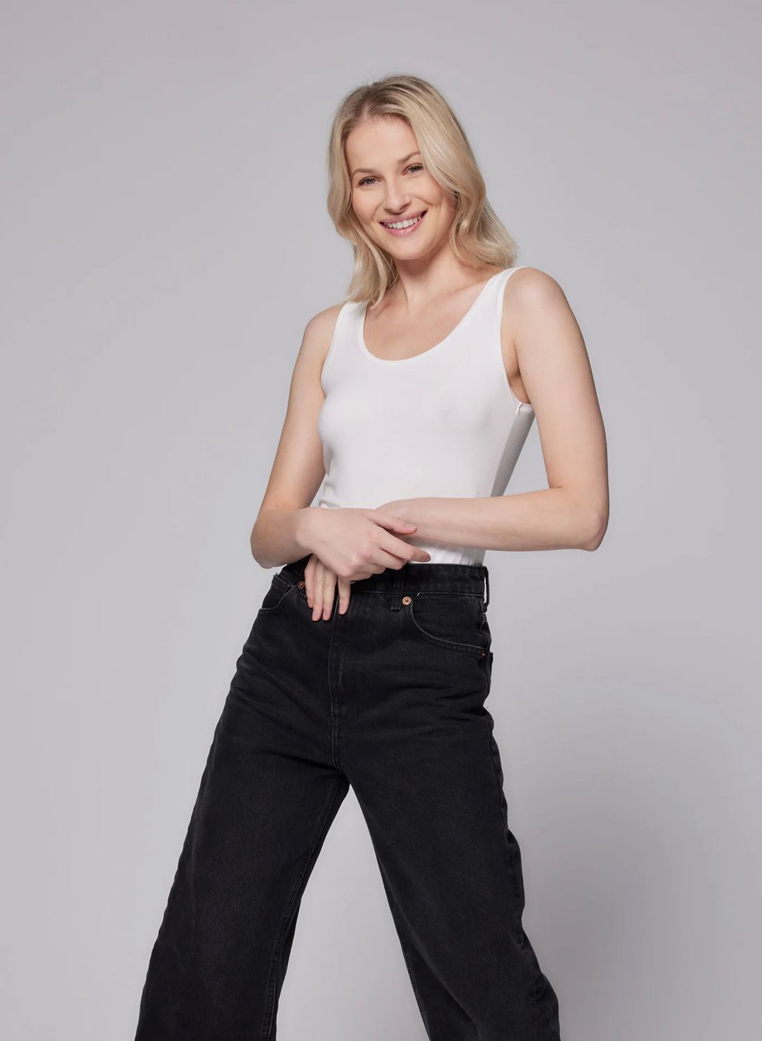 Essentials Soft Touch Tank (E12-009), Color: 01BL Blanc, Size: 1