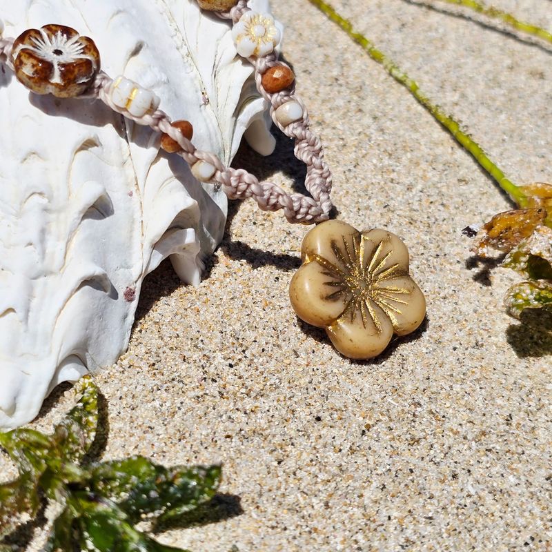 Summer Bloom Necklace - Sand & Sun gold Summer Bloom Necklace - Sand & Sun gold
