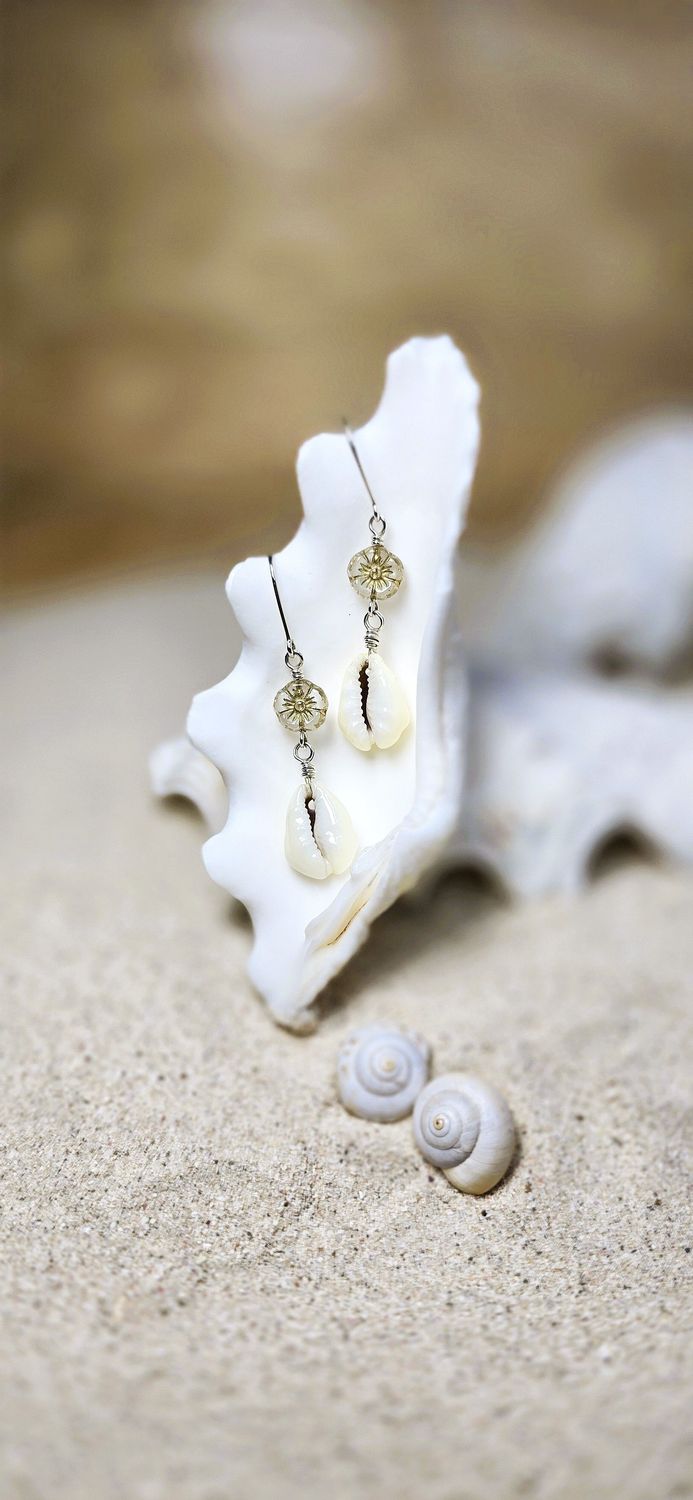 Cowrie & Coastal Bloom Earrings - Shimmer