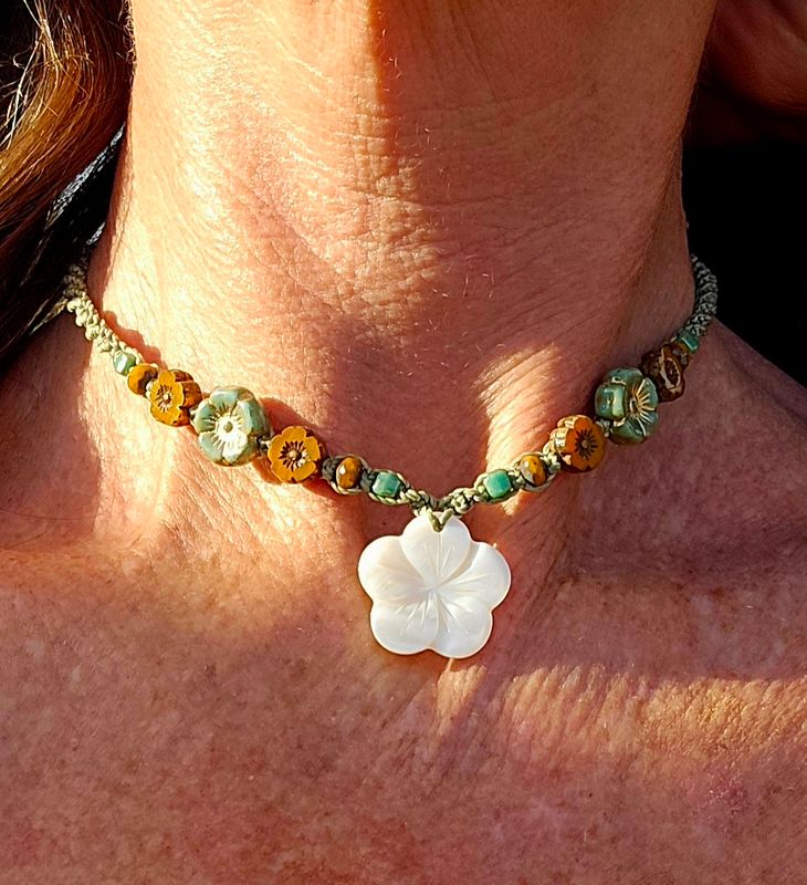Mother of Pearl Necklace - Coastal Bloom