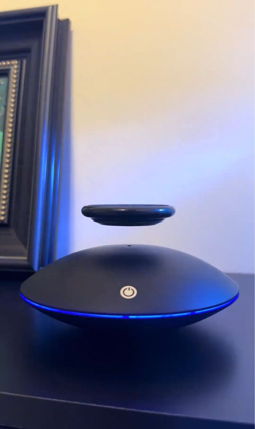 Magnetic levitation ornaments rotating display