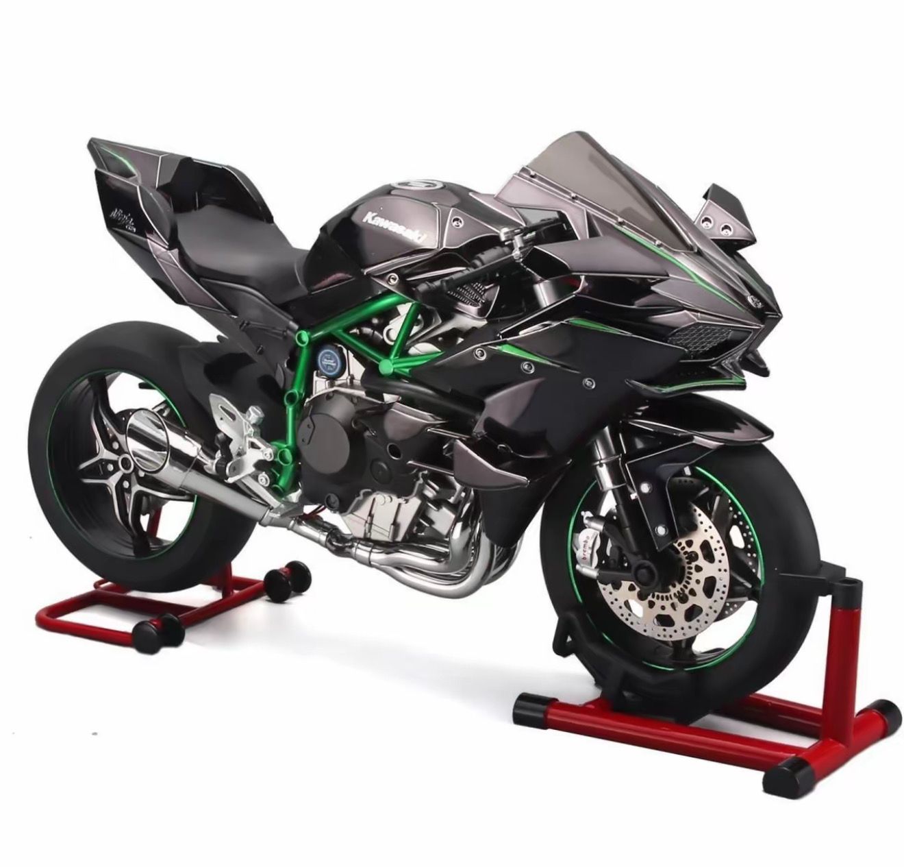 1/6 scale Kawasaki H2R model with a ignition and spray-start function