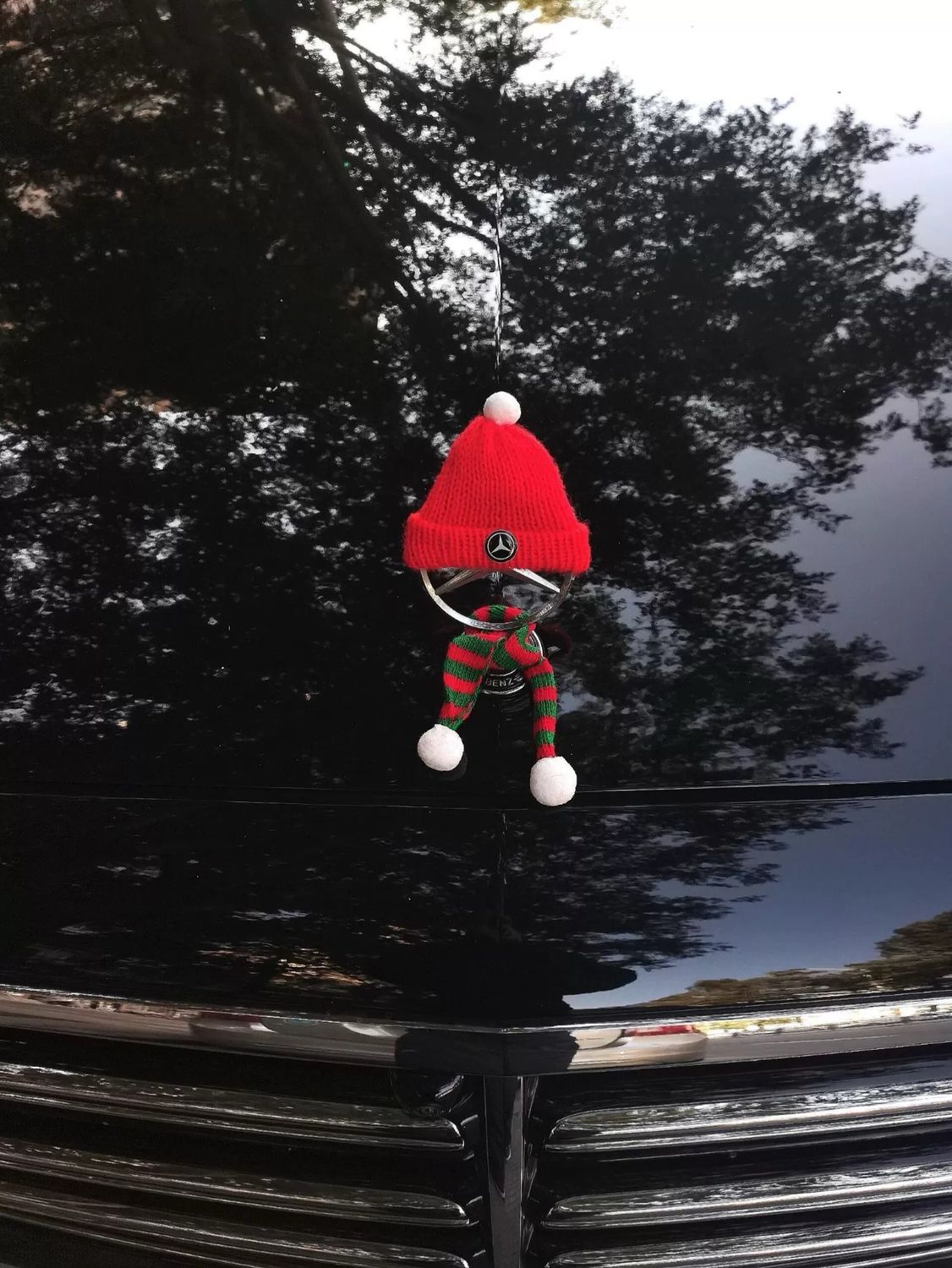 Car Christmas decorations, Santa hats, scarves