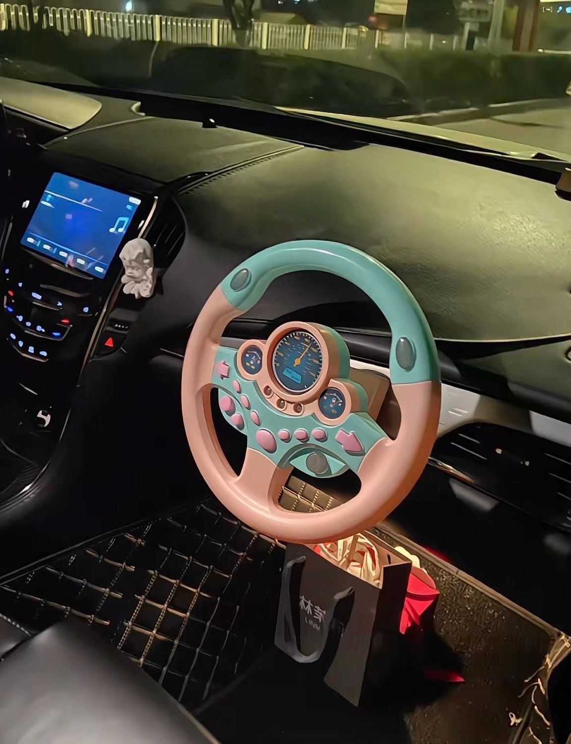 Funny co-pilot enlarged steering wheel push car Driving