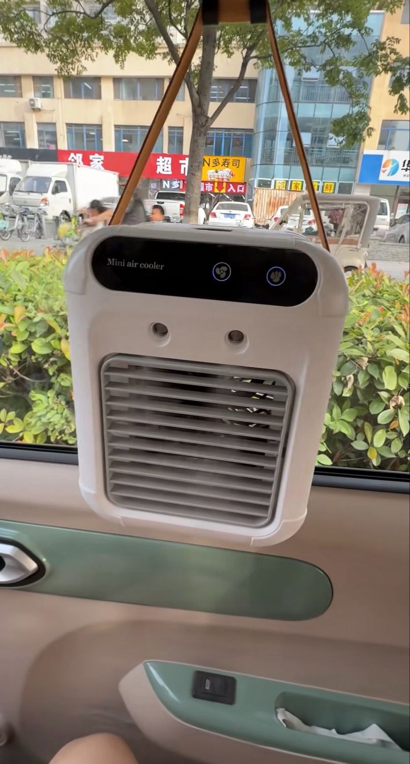 New summer essential: mini desktop fan, rechargeable, high-powered for Car, home ,dormitory, and office use, providing cooling and heat dissipation