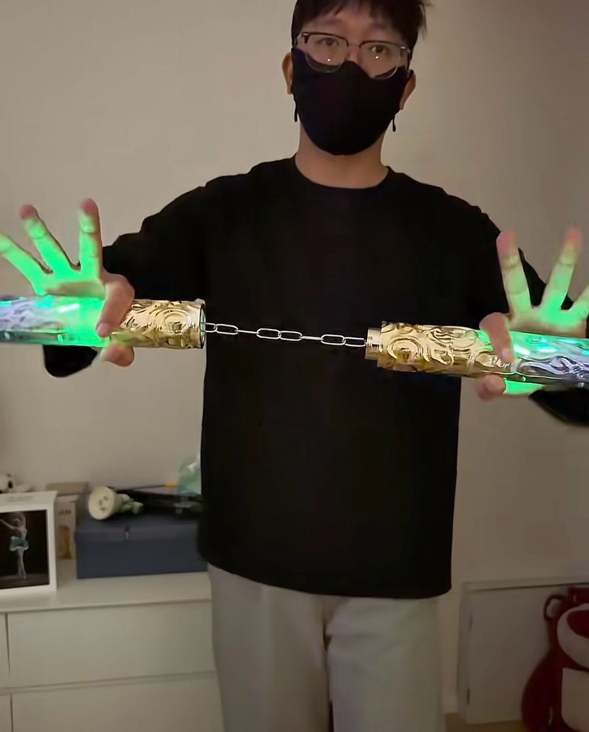new transforming nunchaku laser sword, retractable, light-up stick with light-up sound effects, toy gift
