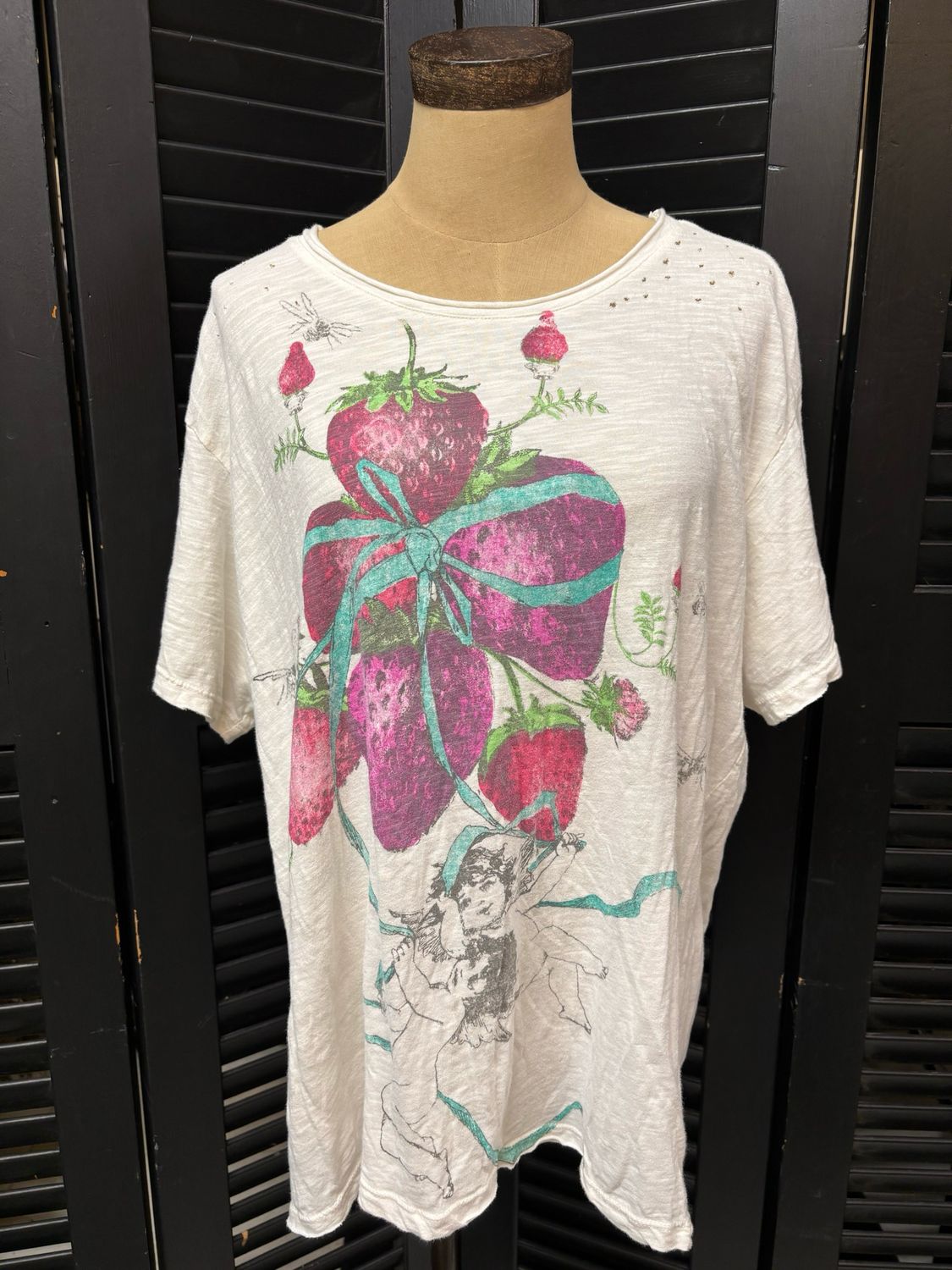 Magnolia Pearl | Gather Me Berries Tshirt | Top 2530 | True