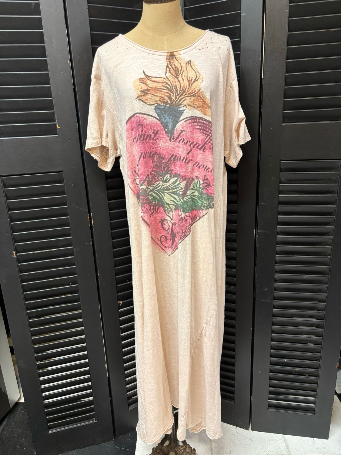 Magnolia Pearl | Awaken Sleeping Heart T-shirt Dress | Dress 895 | Pink Salt