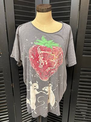 Magnolia Pearl | Discotheque Fraises Tshirt | Top 2663 | Ozzy