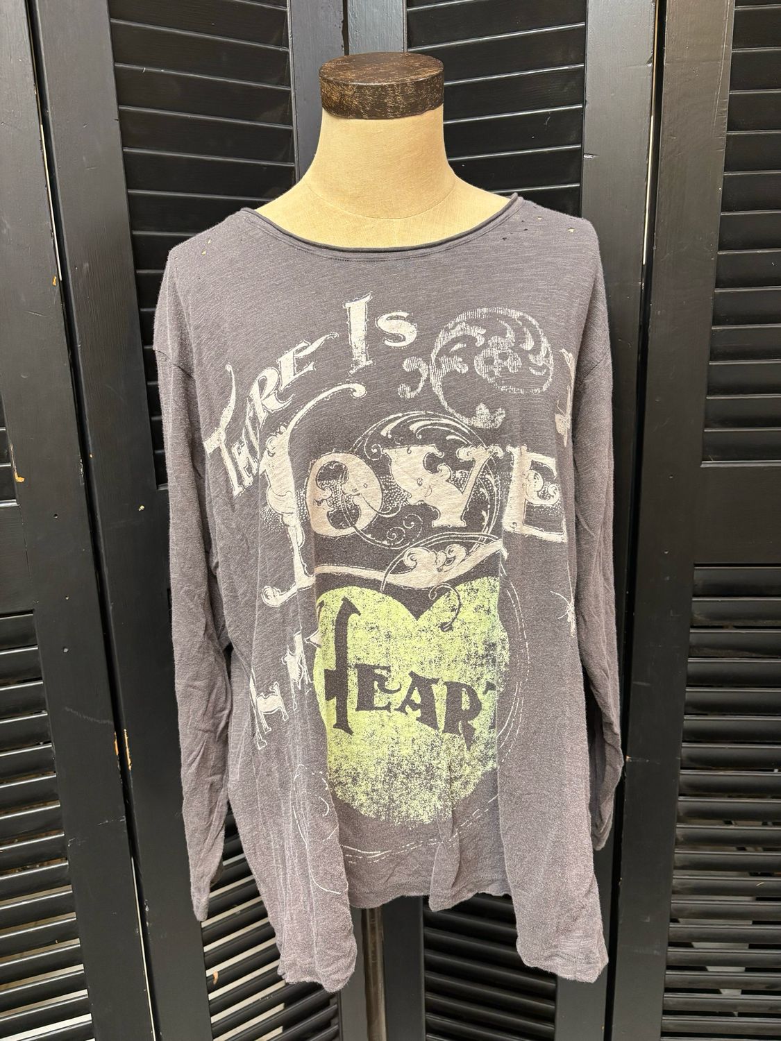 Magnolia Pearl | Your Aura Viggo Tshirt | Top 2211 | Ozzy