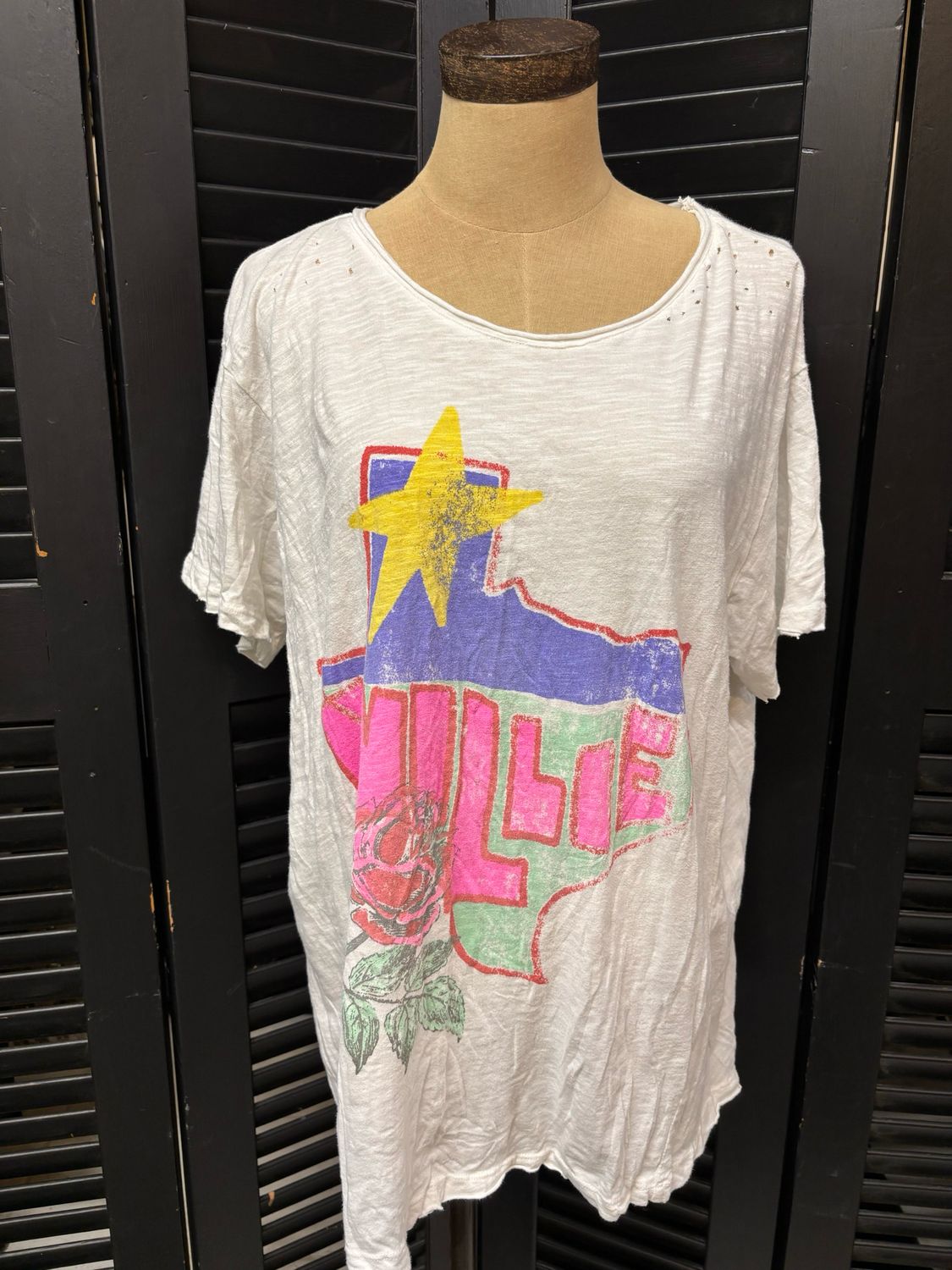 Magnolia Pearl | Blue Eyes Willie Nelson Tshirt | Top 2846 | True