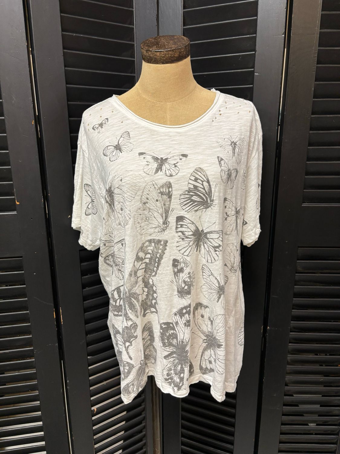 Magnolia Pearl | Boundless Butterflies Tshirt | Top 2168