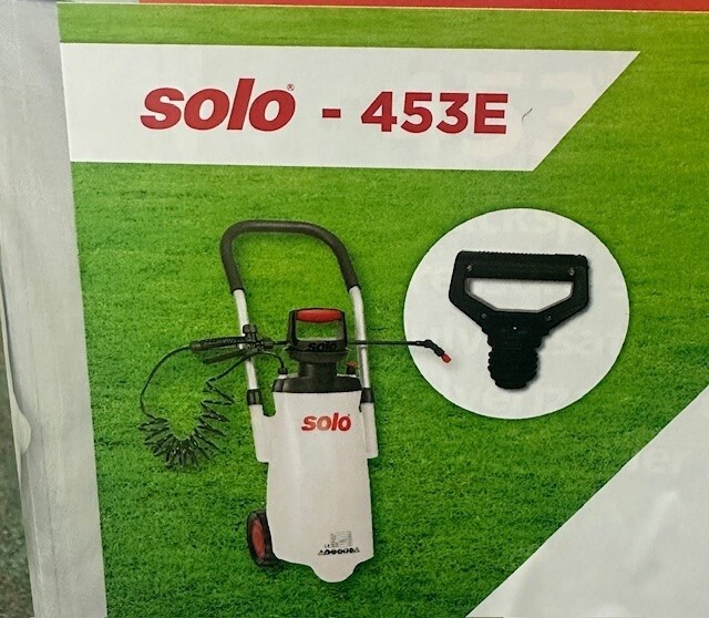 SOLO 453E BATTERY POWERED 11LSPRAYER WITH TROLLEY