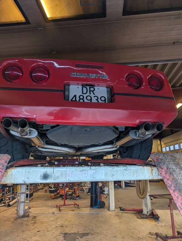 Corvette C4 - ekte dobbel eksos for biler produsert frem til mai 1989
