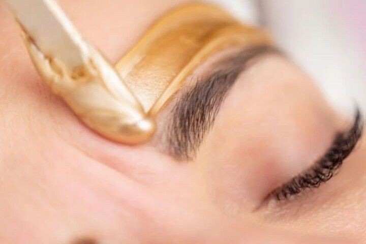 Epilation des sourcils femme