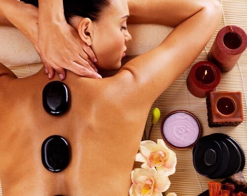 Massage aux pierres chaudes