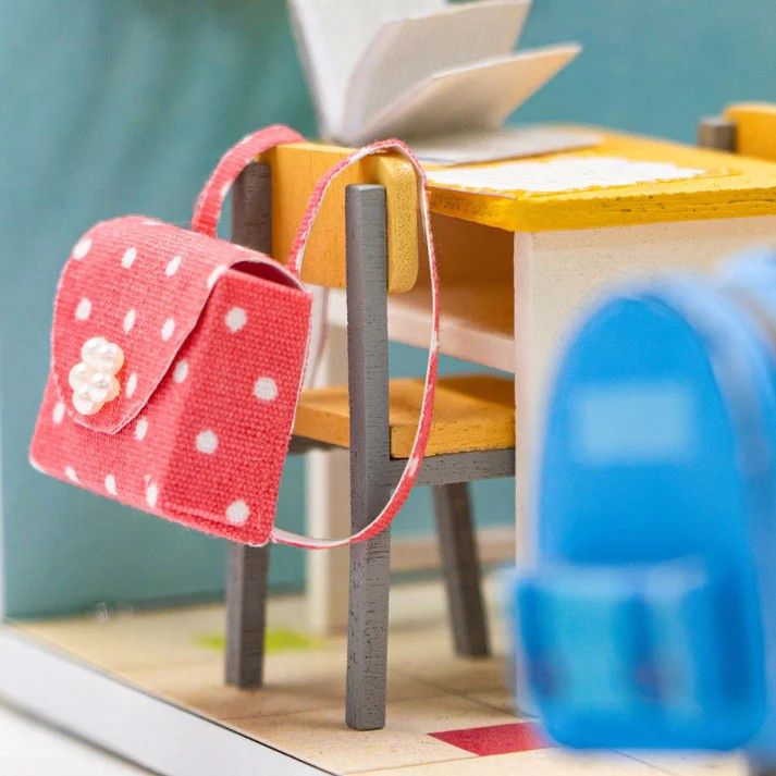 Clrs 3D Miniature Kit Classroom