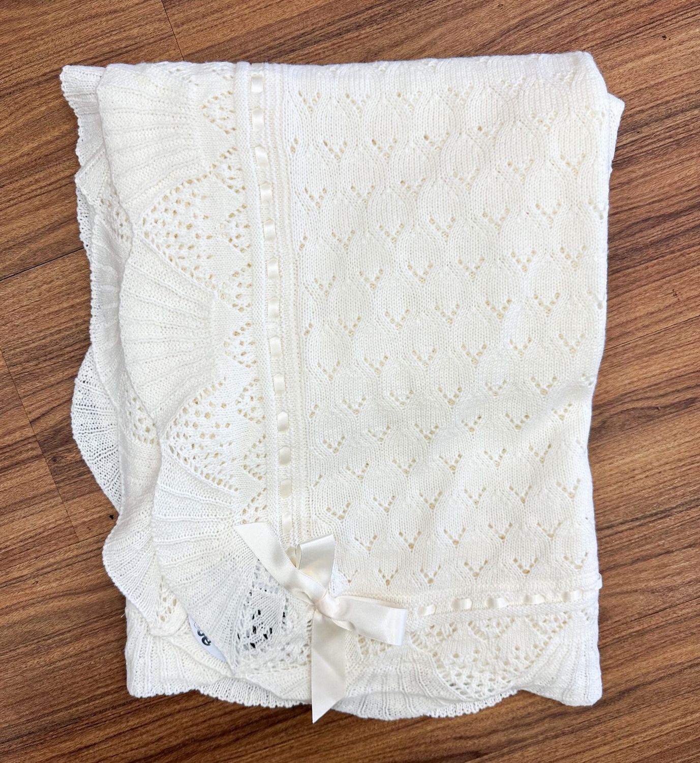Lucy Scalloped Blanket