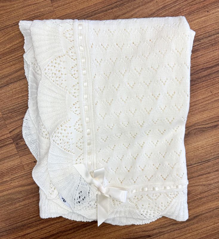 Lucy Scalloped Blanket