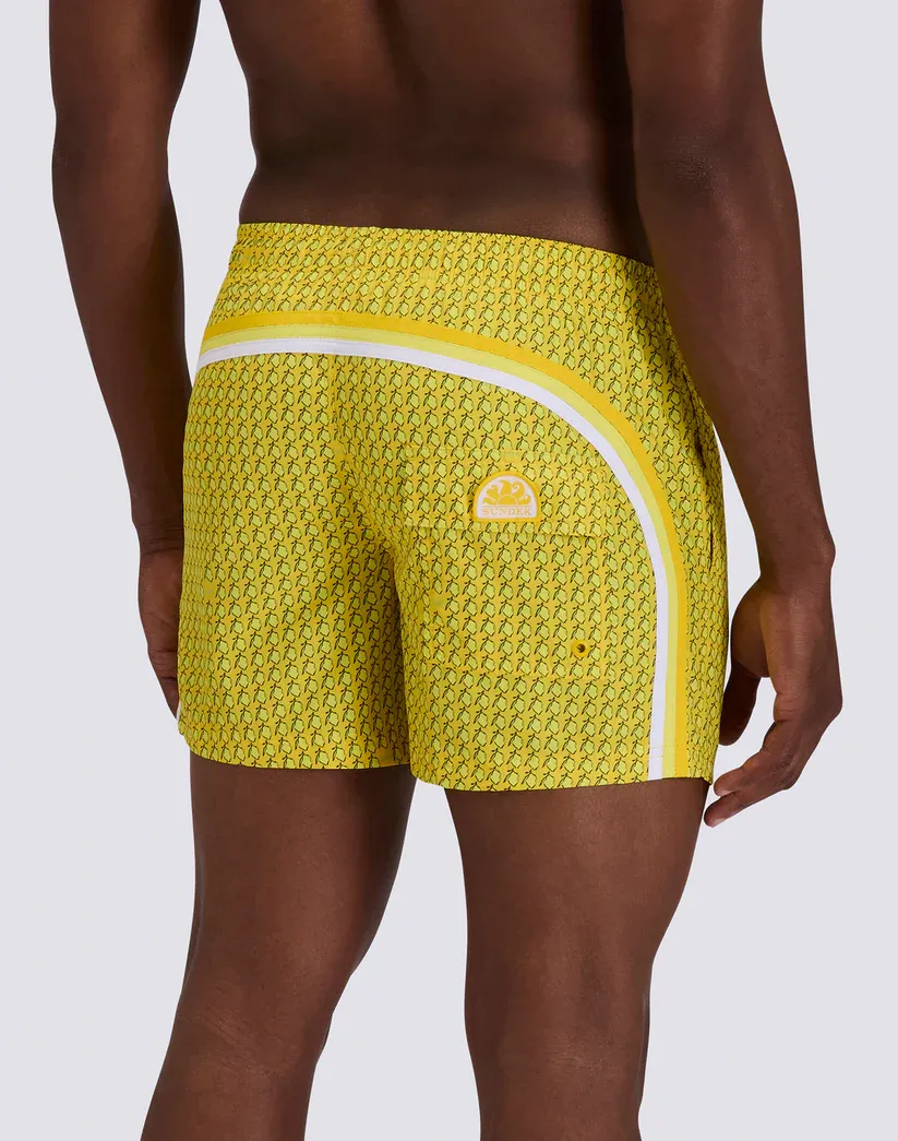 SUNDEK MEN'S SHORT SWIMSHORTS WITH ELASTIC WAIST IN REPREVE® RECYCLED POLYESTER WITH FRUIT FIESTA PRINT