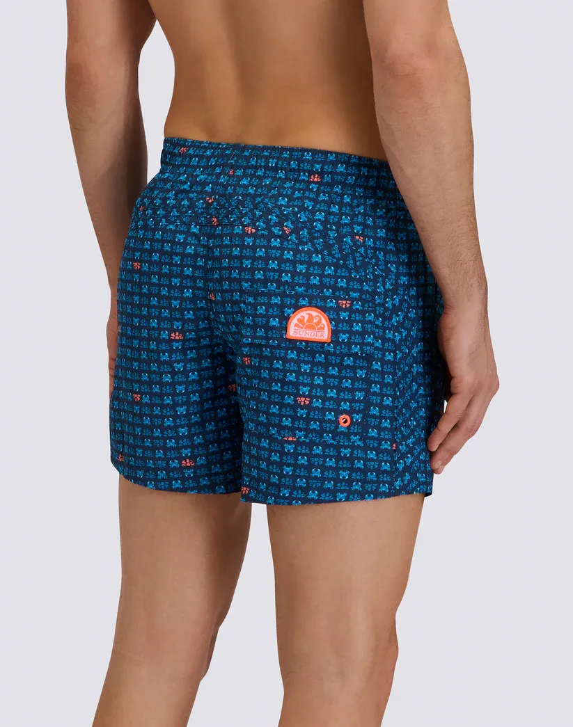 SUNDEK MEN'S SHORT SWIM TRUNKS WITH ELASTIC WAIST, REPREVE® RECYCLED POLYESTER WITH SUNCRAB PRINT - NAVY