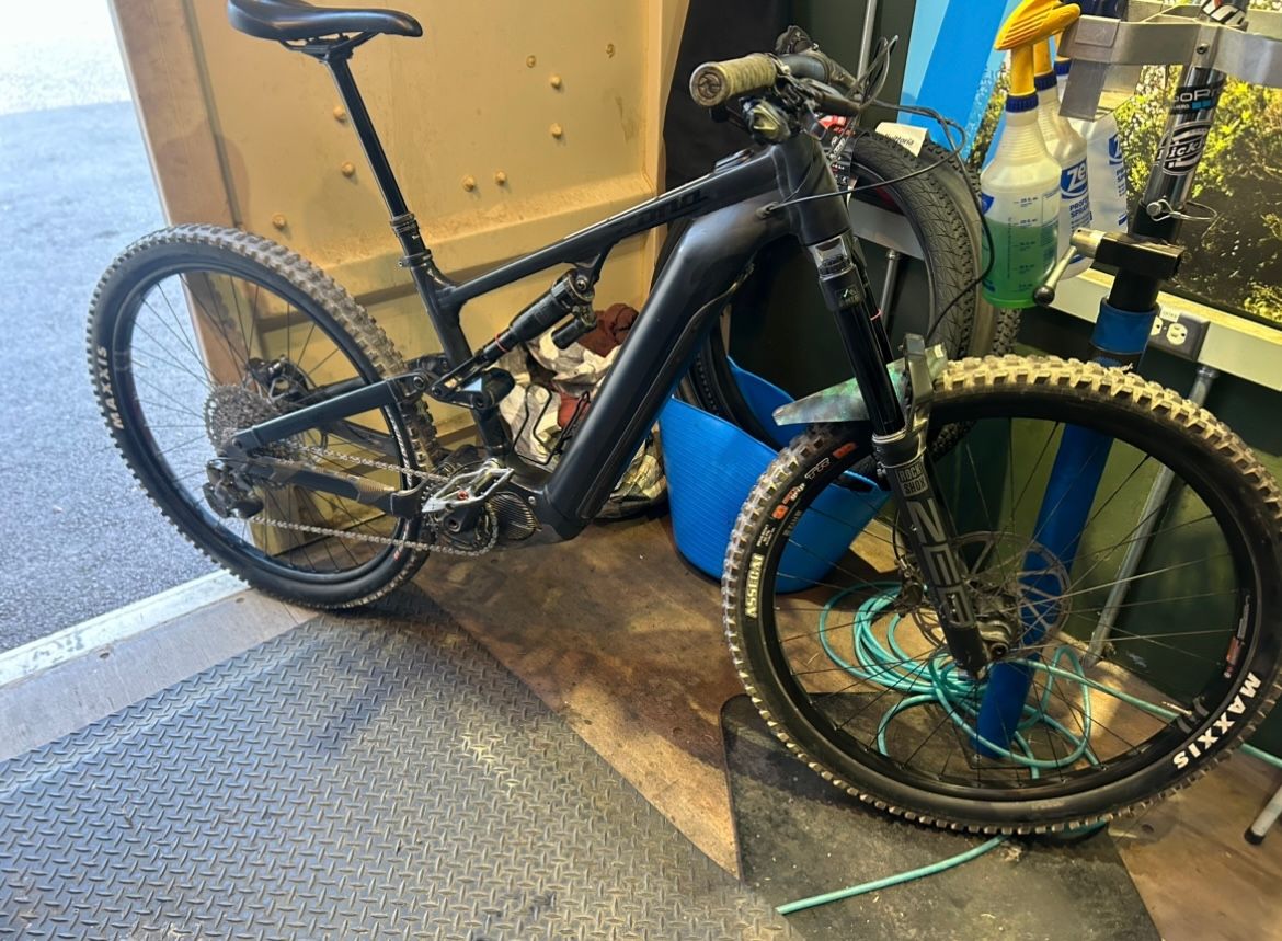 e-mtb e mountain bike electric mtb turbo levo amflow norco kona marin intense transition bike shop jackson hole bike shop vic