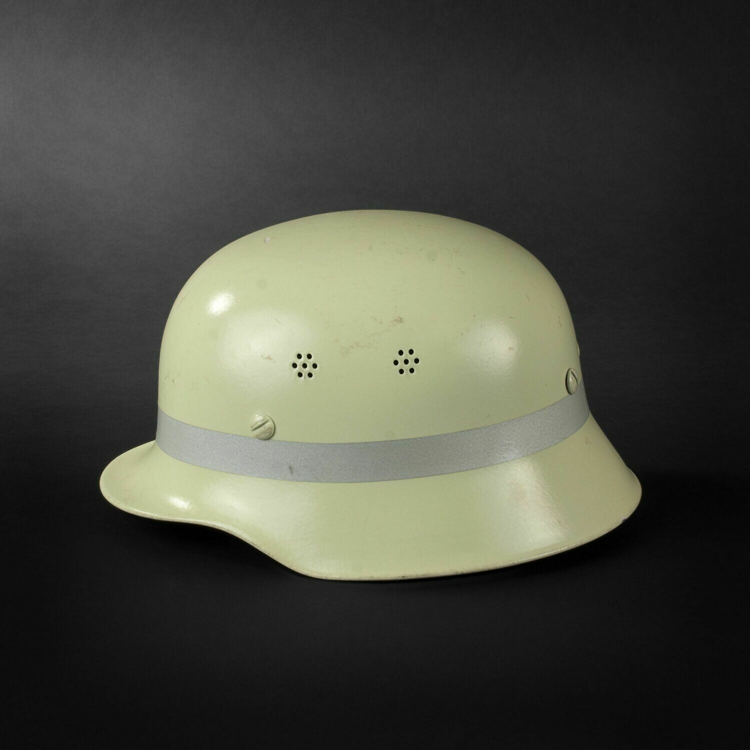 GERMAN FIREFIGHTER HELMET (USED)