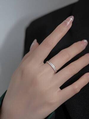 Sterling silver round minimalist band ring